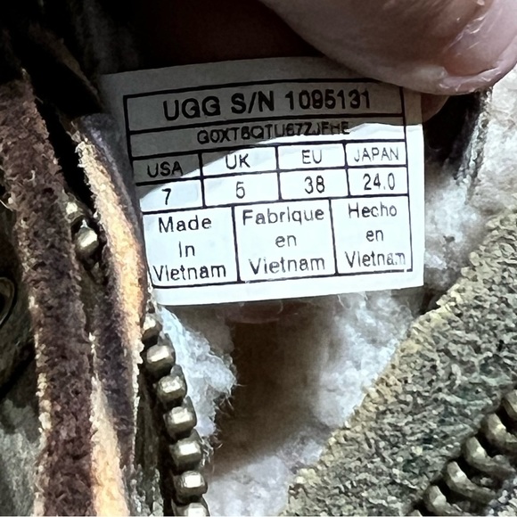 Ugg Kilmer Boots - Picture 11 of 11